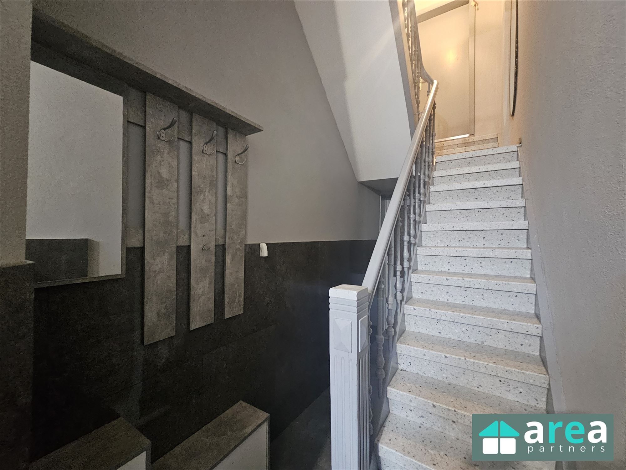 Gerenoveerde woning met 2slpk - foto 2