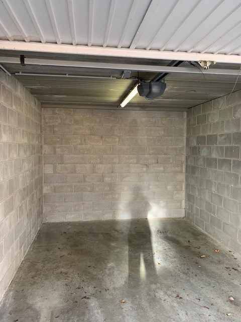 Gesloten garagebox op gelijkvloers, met elektriciteit en verlichting - foto 5