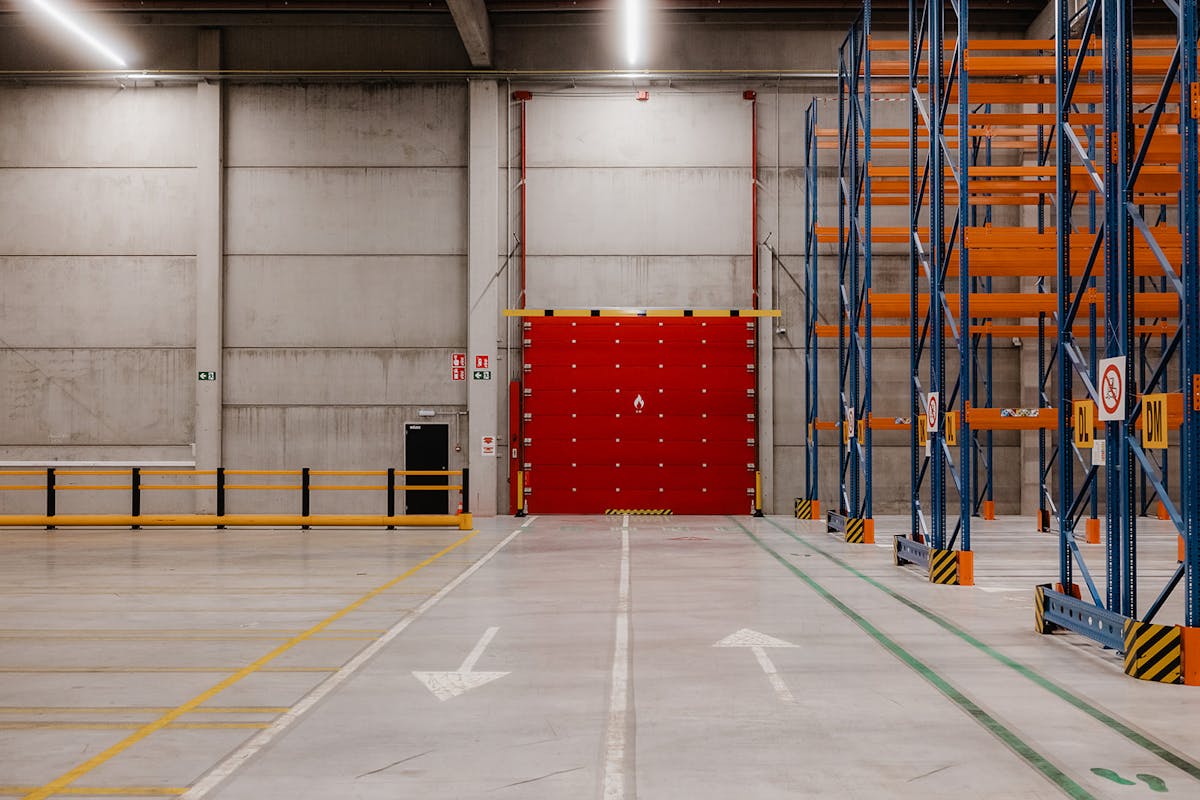 Strategically located warehouse (9,255m²) for rent in Willebroek - photo 5