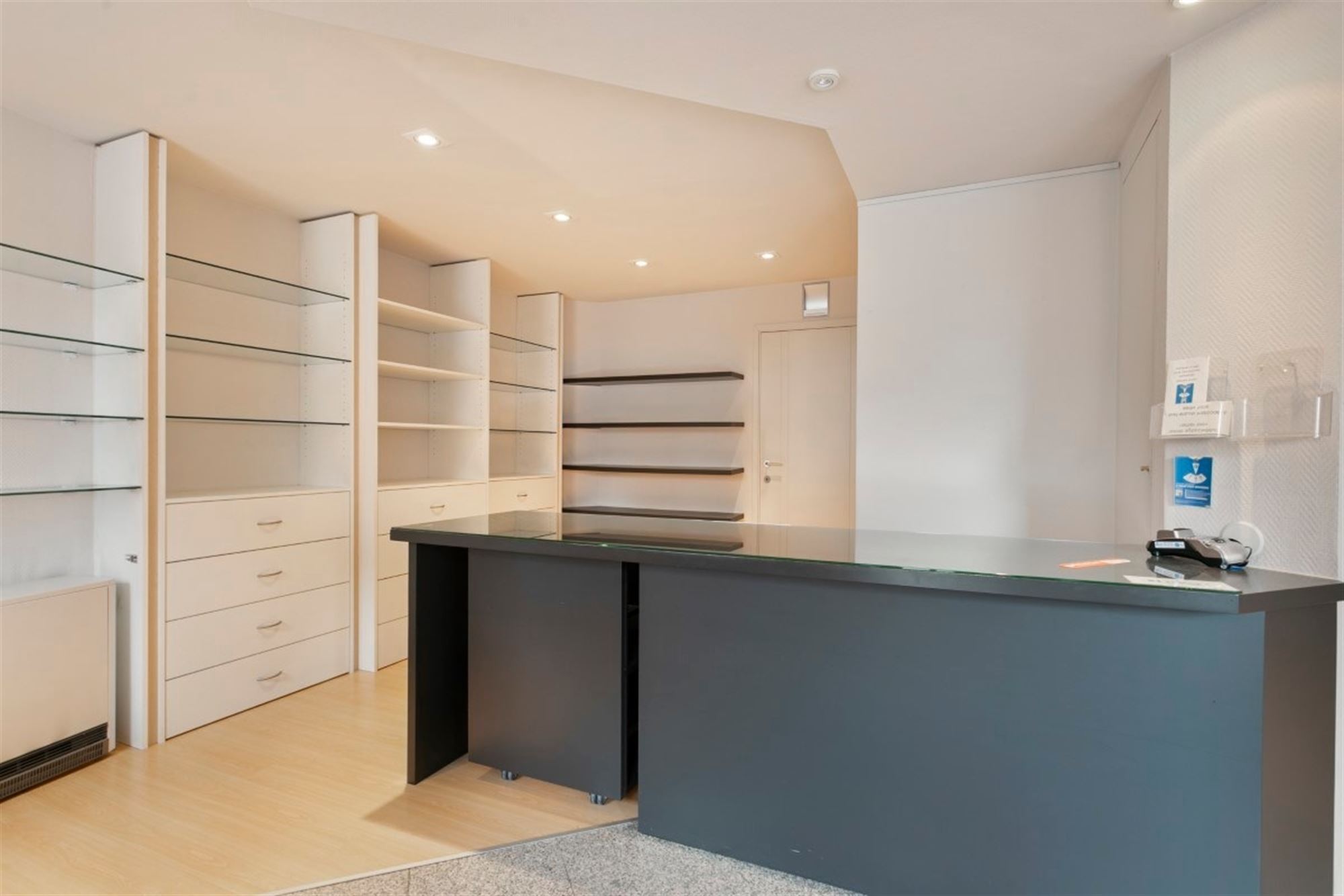 Commerce avec appartement - photo 5
