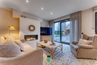 Deze halfopen bebouwing landelijke gelegen in Westkapelle (Knokke-Heist) werd gebouwd in 2017 in de typische moderne lijn van de Knokse...