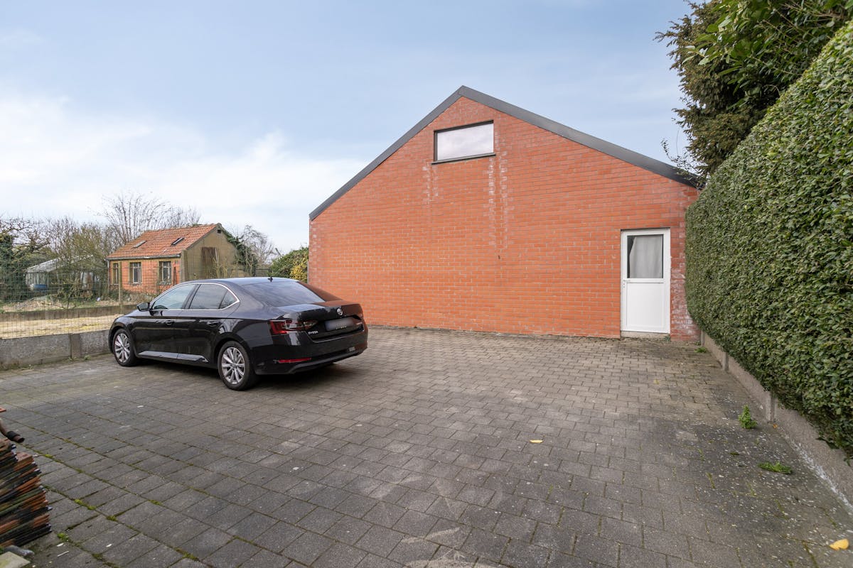 Modern magazijn van 145m² samen met ruime gezinswoning te koop in Bissegem - foto 4