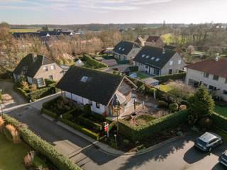 Meer info of een bezoek? Contacteer Eva via 0475693822 of eva@vicusvastgoed.beDeze instapklare woning (uit 2002) bevindt zich in een doodlopende en...