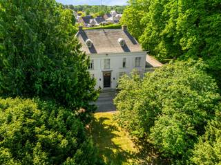Prachtig Landhuis dd. 1812 gelegen op landgoed Bergenhof van ± 2,9 ha met oa een park, een zwemvijver, bos, een natuurvijver en twee weilanden.Deze...