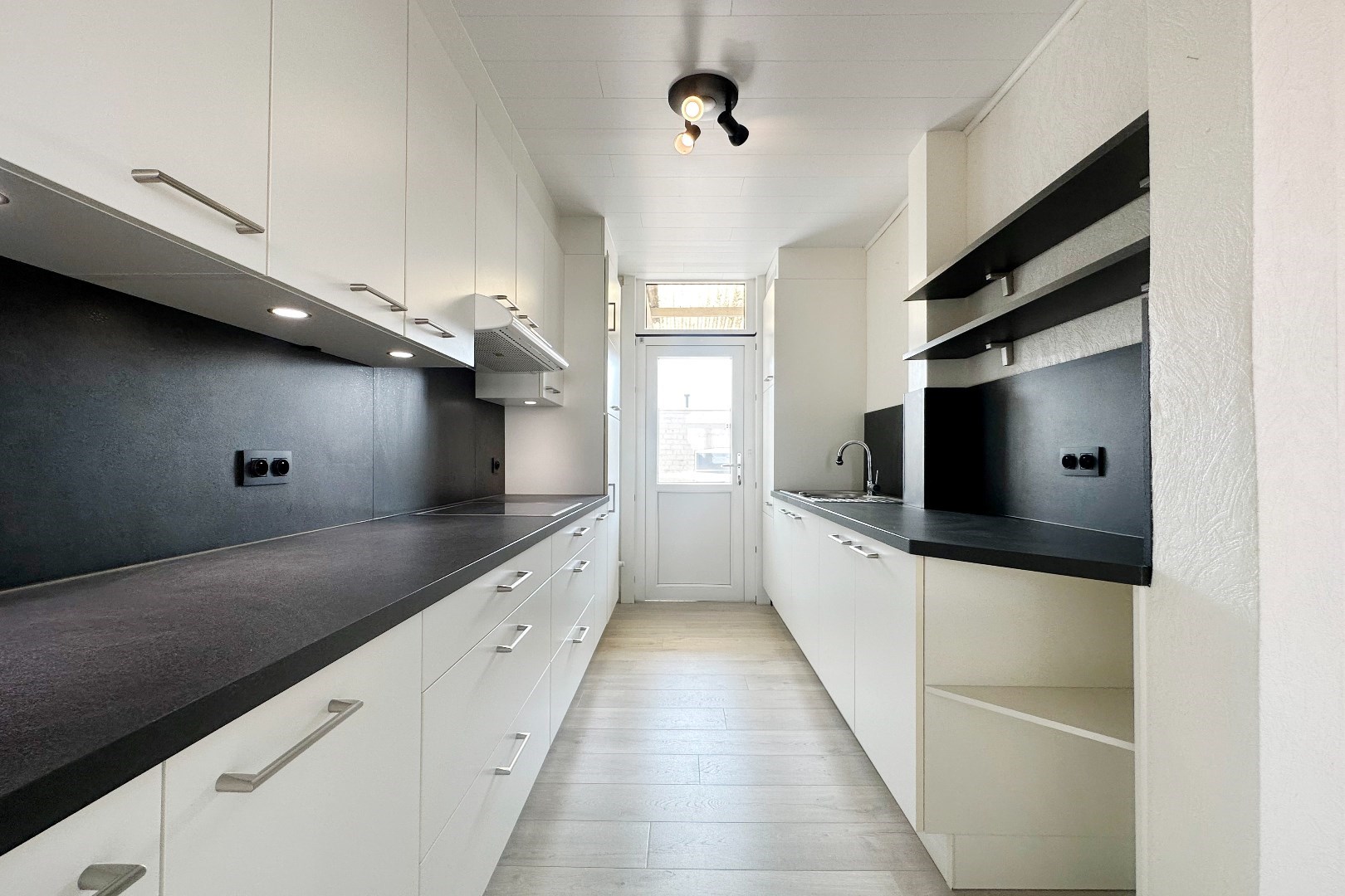 Prachtige interbellumwoning onderverdeeld in drie ruime appartementen - foto 5