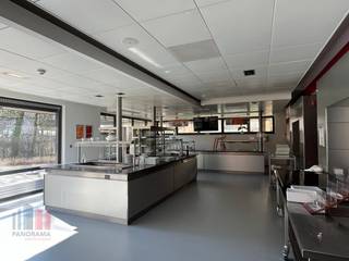 Bâtiment commercial idéalement situé d'une superficie de 1.034 m² à louer à 2 min de la bretelle de l'autoroute E40.<br />Le campus de Bremhove est stratégiquement situé, à proximité de Louvain et de Bruxelles et entouré de nombreuses entreprises.<br /><br />Le bâtiment comprend 974 m² d'entrepôt et 60 m² de bureaux au rez-de-chaussée.<br />Bremhove Campus propose des unités commerciales très flexibles, allant de solutions de bureaux efficaces à des entrepôts spacieux, en passant par des terrains de développement pour les PME.<br />Trouvez l'espace idéal qui correspond parfaitement à vos objectifs commerciaux. Cet emplacement stratégique offre un accès facile aux centres d'affaires, ce qui favorise la collaboration et le réseautage. Dans ce remarquable domaine boisé de 30 hectares, 10 hectares sont réservés à l'industrie. Opportunité SEVESO. Nombreux parkings.<br />De plus, le campus est facilement accessible par les transports en commun.<br /><br />Possibilité également de louer des surfaces plus importantes.<br />Pour plus d'informations ou une visite sans engagement, contactez PANORAMA B2B au 0479 70 70 70.