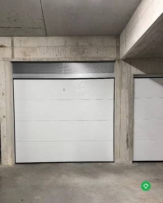 Deze garage nr. 13 is gelegen in de Stationsstraat te Koekelare, op een boogscheut van de markt.Dit alles vervat in een stijlvol, functioneel en...