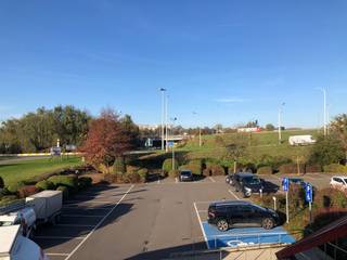 Dit kantoorgebouw is uitstekend gelegen met een vlotte bereikbaarheid en uitzicht op groen. Verschillende oppervlaktes mogelijk, aanpasbaar aan...