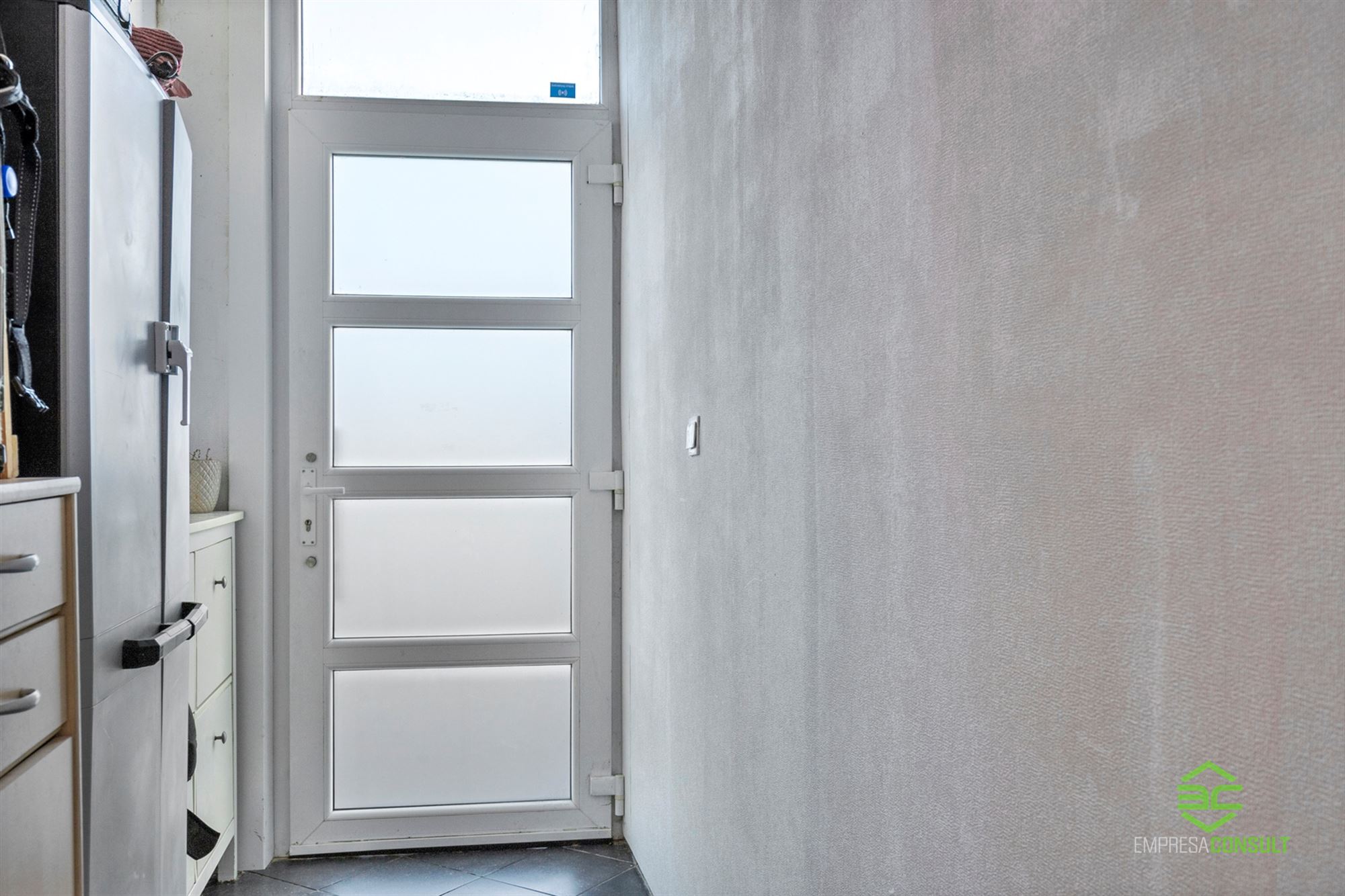 Centraal gelegen woning met 2/4 slpk met veel potentieel - foto 4