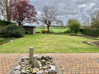 Moderne, instapklare woning, rustig gelegen met zuidgerichte tuin en prachtige vergezichten.Zoekt u hedendaags comfort in een woning met karakter?...