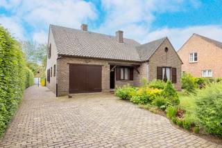 Ontdek deze ruime gezinswoning met prachtige tuin, gelegen aan de Plaggenweg 8 in Rijkevorsel. De woning bevindt zich op een uiterst rustige...
