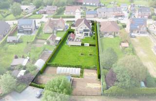 Laat je verrassen door deze uitzonderlijke villa (Bouwjaar: 2000) rustig gelegen in het idyllische Denderwindeke. Op een royaal perceel van 2.277...