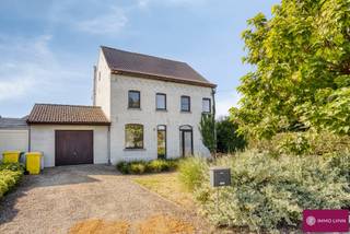 Gerenoveerde woning met 4 kamers en bureau te Lovenjoel! Indeling gelijkvloers: inkomhal, apart toilet, woonkamer, keuken en berging/wasplaats. Op...