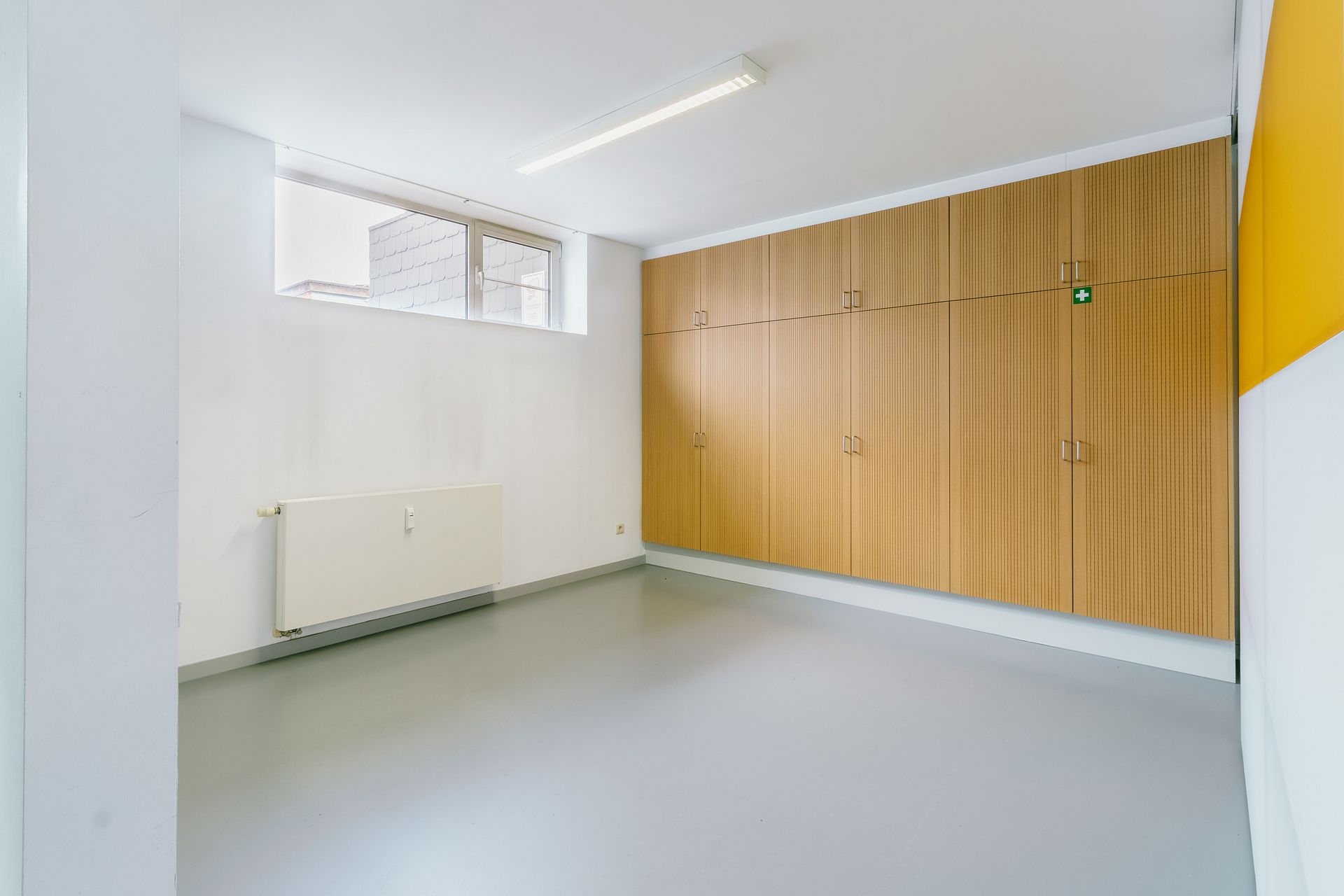 Verhuurde handelsruimte in hartje Boechout - foto 4