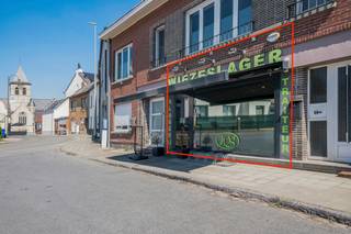 Ben je op zoek naar een instapklaar handelspand op een top­locatie? Dit veelzijdige pand in het hart van Wieze (Lebbeke) biedt alles wat je nodig...