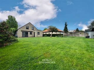 Op zoek naar een ruime, stijlvolle woning op een uitzonderlijke ligging? Deze prachtig gerenoveerde villa (2025) is gelegen in een uiterst...