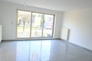 <br />Duplex appartement in Genk, omgeving van Bokrijk.<br />Dit ruime duplex-appartement is gelegen op de Hasseltweg 400 te Genk, vlak bij rotonde van Bokrijk, op de grens met Hasselt.  Daardoor is er een snelle verbinding mogelijk naar Hasselt of Genk.  De bus- en treinhalte, supermarkt en scholen liggen op wandelafstand.  <br />Het is gelegen op de eerste en tweede verdieping.<br />Bij het binnenkomen treffen wij de ruime hal met toegang tot de living  voorzien van grote raampartijen welke zorgen voor een natuurlijke lichtinval.  Van hieruit kunnen wij ons ook op het voorste terras begeven.  Naast de living vinden wij de ruime keuken terug  met de nodige elektrische toestellen, van hieruit kunnen we naar het grote achterliggende terras.  Tevens is er op de eerste verdieping een berging en een gastentoilet.<br />Op de tweede verdieping vinden wij 3 slaapkamers terug, een ruime badkamer en een berging.  Achter de woning is er plaats voor de wagen te parkeren op een overdekte staanplaats.  Hier is ook een gemeenschappelijke tuin.<br />De vaste kosten voor dit appartement zijn inbegrepen in de huurprijs.<br />Wenst u deze woning te bezichtigen, mail dan naar Valère Vangeel via valere@vestio.com of bel  0472 323 424