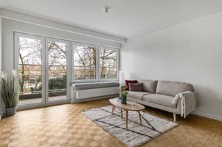 Welkom in Berchem, welkom in dit instapklaar appartement waar je zonder zorgen kan verhuizen. Hier vind je dit volledig gerenoveerde appartement op...
