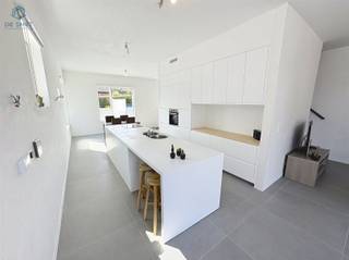 PRACHTIGE BEN-NIEUWBOUWWONING MET 3 SLPK, DRESSING, INBOUWKASTEN & TUIN ZARLARDINGERecent. Energiezuinig. Instapklaar.Welkom in deze...