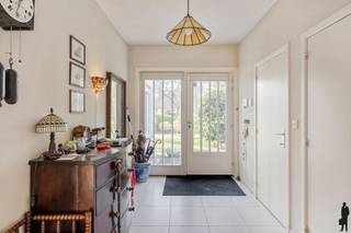 Gelijkvloerse woning op gegeerde topligging in Kalmthout-HeideDeze gelijkvloerse woning is gelegen op een uiterst gegeerde toplocatie in...