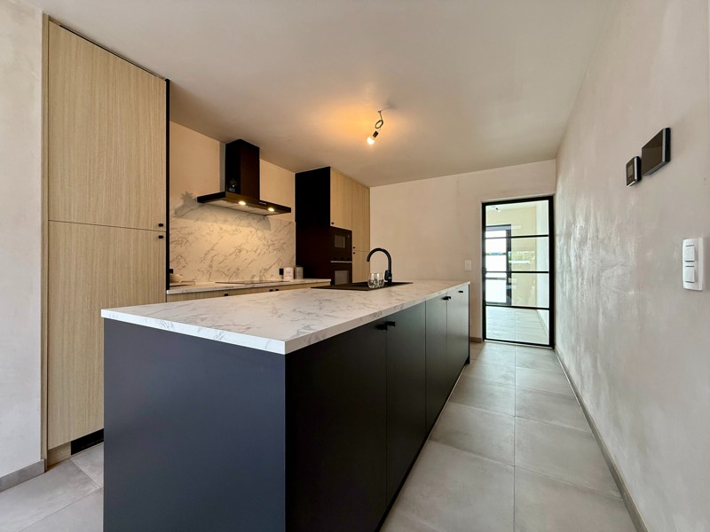 Ruime gezinswoning (A) met 3 slaapkamers, inpandige garage met doorgang naar de tuin, dressing, bureelruimte en zonnige tuin op 536m2 - foto 4