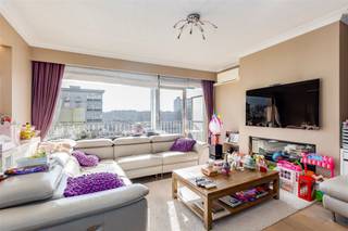 Dit appartement is gelegen op de 4de verdieping van een gebouw aan de Luitenant Lippenslaan in Antwerpen Borgerhout. Tal van winkels, het openbaar...