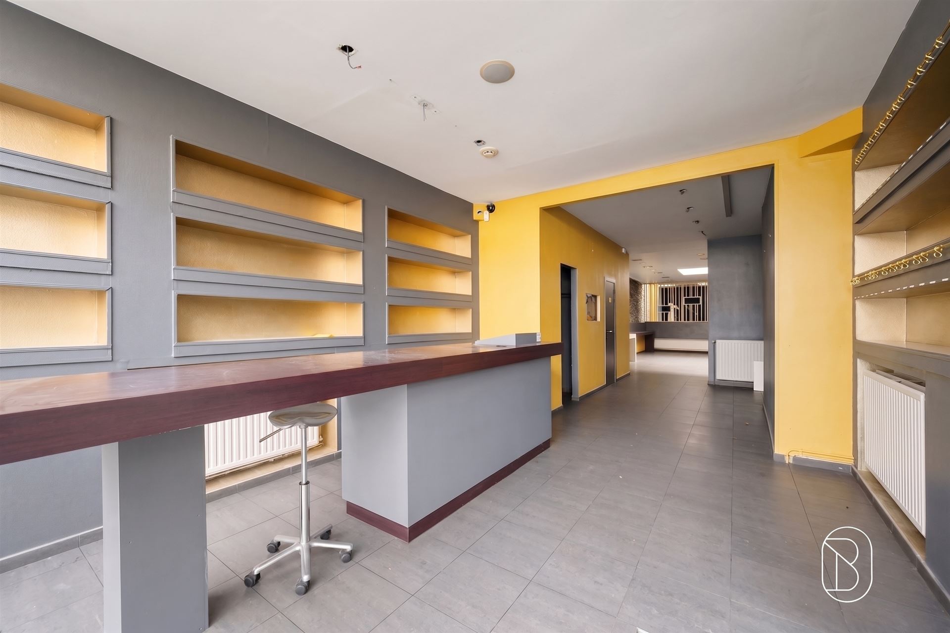 Perfect gelegen multifunctioneel gebouw - foto 4