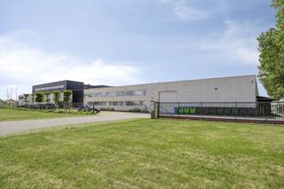 Vous recherchez un site d'affaires polyvalent avec de nombreuses installations à Nieuport ? Ce bâtiment commercial spacieux et moderne situé...