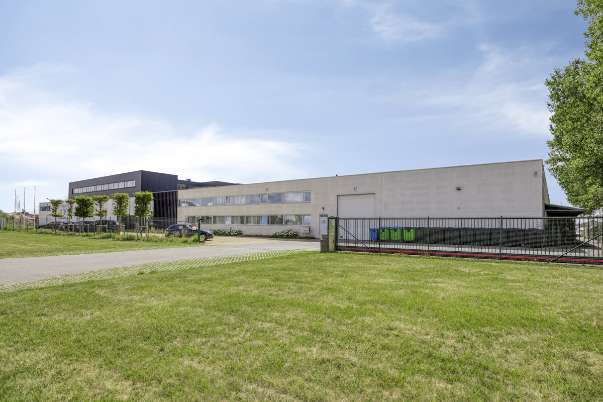 Bâtiment d'affaires multifonctionnel à louer à Nieuport - photo 1