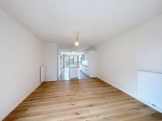 Te huur: 2-slaapkamerappartement in het nieuwbouwproject 'Jaydon' aan Tour & Taxis.Dit appartement van 100 m² heeft een centrale inkomhal die...
