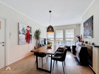 Centraal gelegen appartement op wandelafstand van winkels, markt, openbaar vervoer en de Leie. Het appartement omvat een inkomhal met...