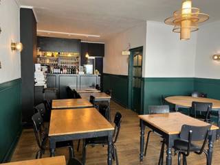 Op topligging gelegen gunstig verhuurd handelspand te koop midden in het centrum van Oud-Turnhout. Momenteel wordt het pand uitgebaat als een...