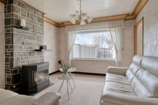 Gezinswoning met 3 slaapkamers en achterliggende garage in rustige straat te Beveren-Leie (Waregem) Voor meer informatie of een bezoek, neem contact...