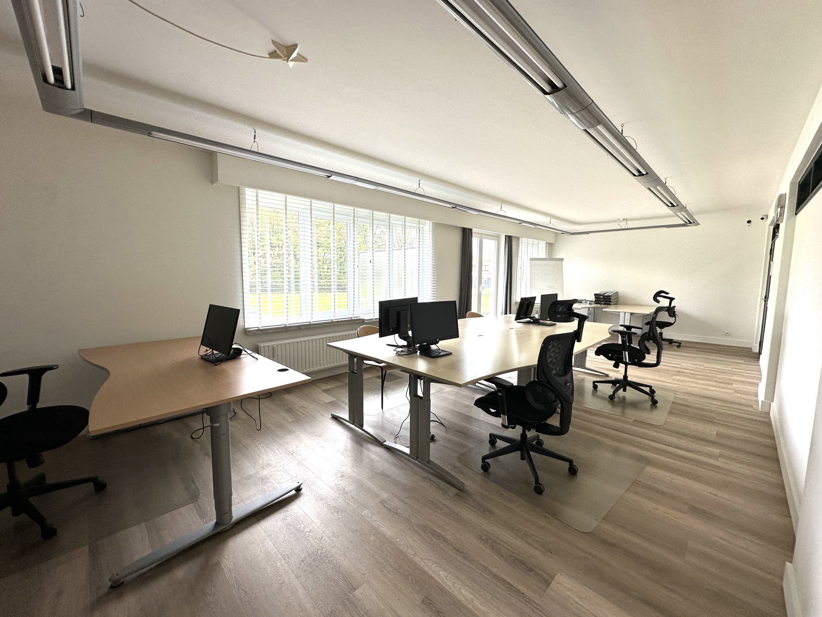 Commercieel gelijkvloers op toplocatie in Edegem - foto 1