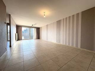 In het centrum van Zwevegem bevindt zich dit instapklare appartement met twee slaapkamers, ideaal gelegen op wandelafstand van winkels,...