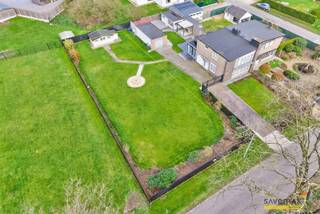 <p><span> </span></p><p><span>Deze bouwgrond (open bebouwing) van 7a32ca (breedte 16.04meter) ligt in een rustige straat, maar toch op een steenworp van Mol Centrum.</span></p><p><span><br />Van de overburen niets dan plezier want… een eeuwig groen uitzicht is gegarandeerd door het bos aan de overkant van de straat.</span></p><p><span> </span></p><p><span>Bouwvoorschriften zijn op aanvraag te verkrijgen én niet onbelangrijk, er rust geen bouwverplichting op het perceel.</span></p><p><span> </span></p><p><span>Bestuursmaatregelen in het maatregelenregister: nee</span><span> </span></p><p><span> </span></p>