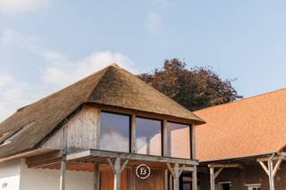 The Farm — Authentic country living, with a contemporary twist.In the heart of charming, rural Elingen (Pepingen), on a plot of ± 1,166 m², you will...