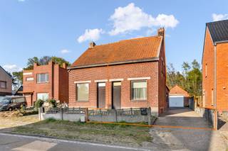 Te renoveren HOB met 2 slaapkamers gelegen op een perceel van 3a47ca te Ham. Belangrijkste troeven:- Centrale ligging in de nabijheid van het centrum...