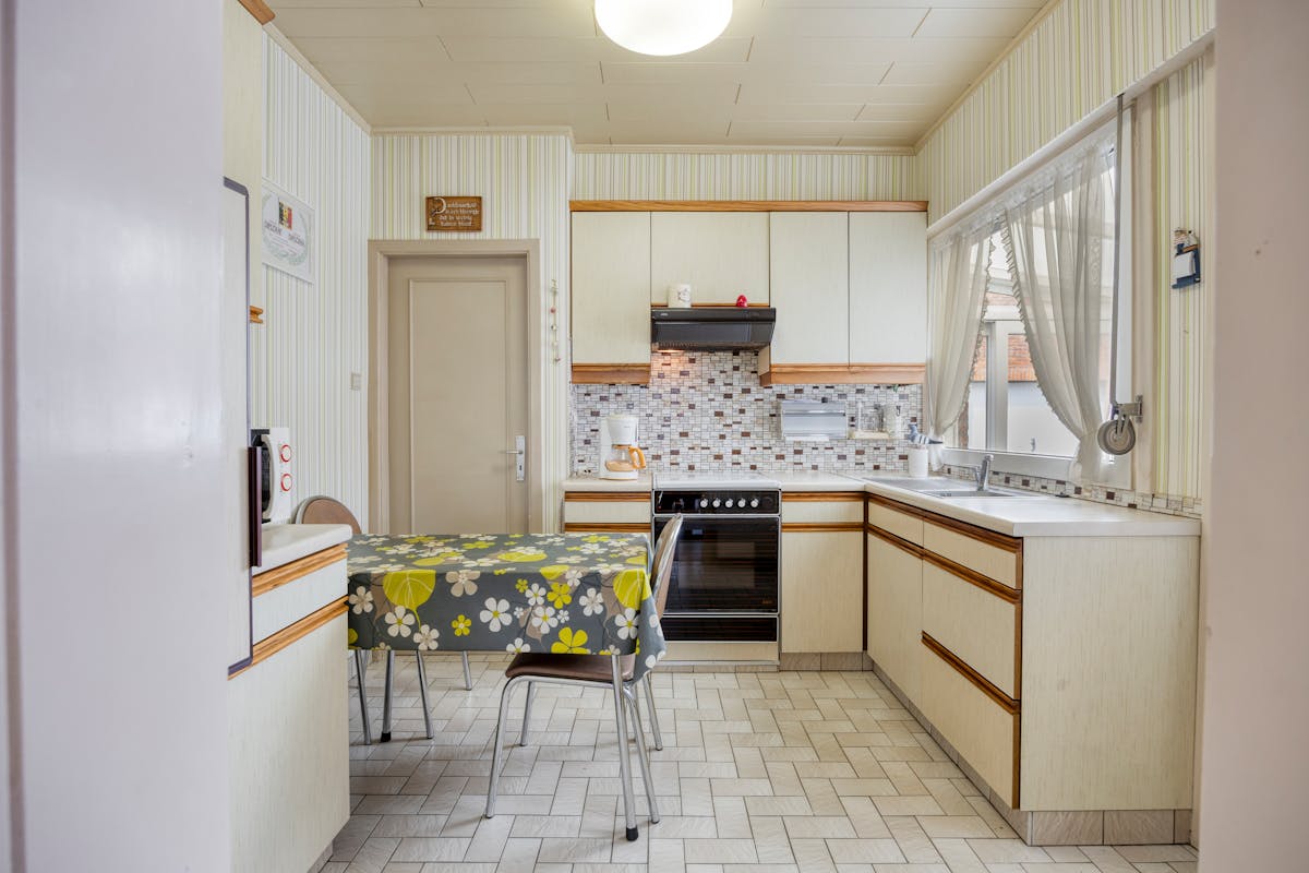 Semi-detached building with garage to renovate in Kruibeke - photo 4