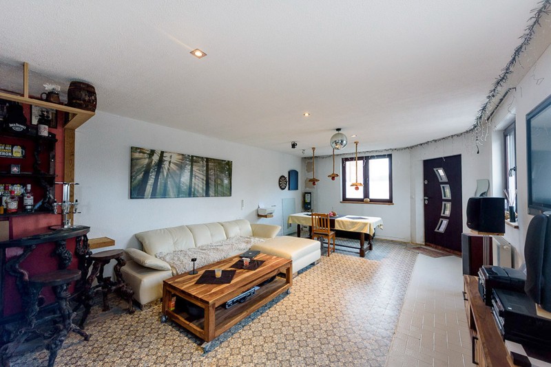 Deels gerenoveerde hoekwoning met garage nabij het centrum - photo 4