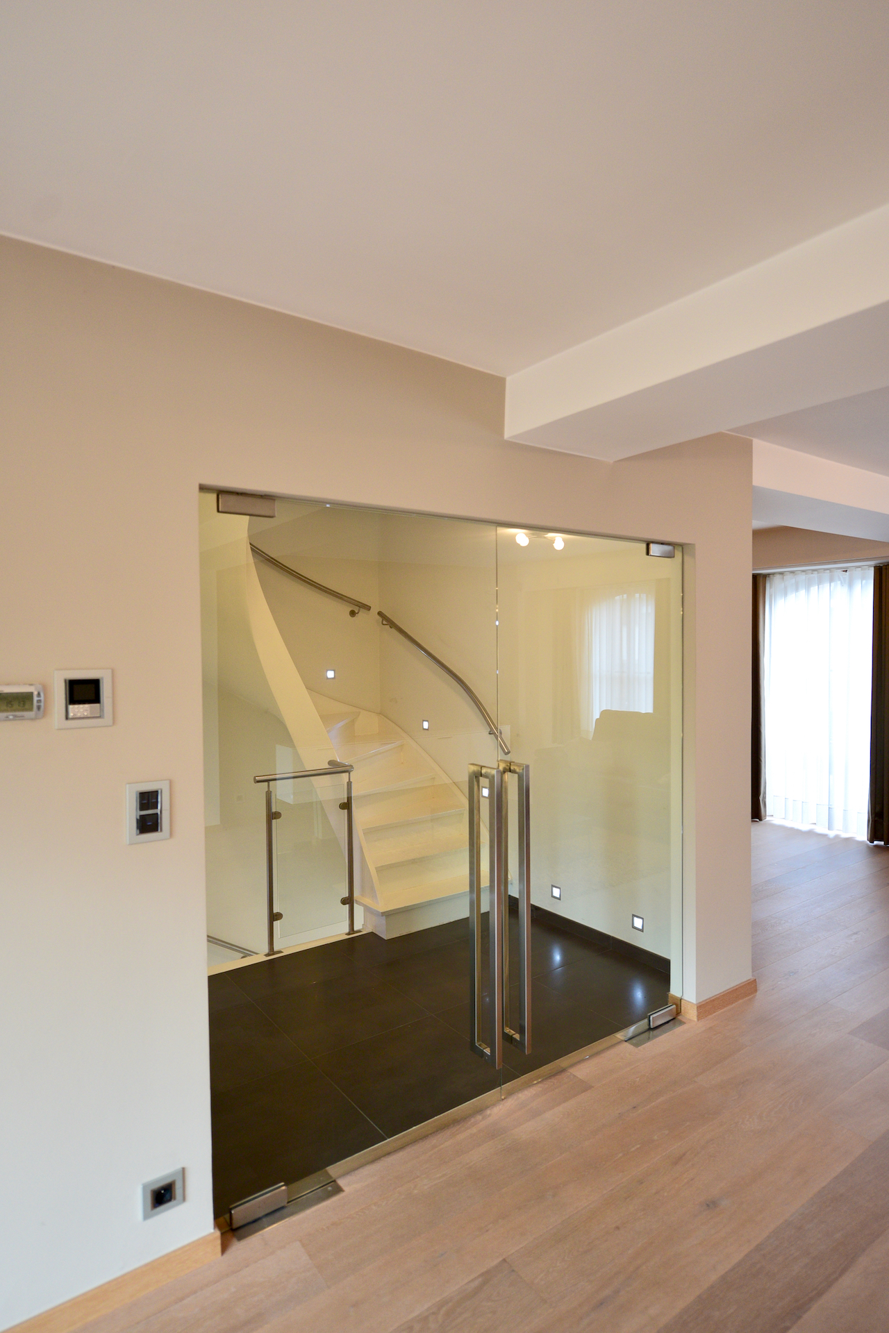 Unieke, luxueuze herenwoning met garage, 3 slpk, 3 terrassen en tuin voor 1.250 EUR/mnd - foto 5