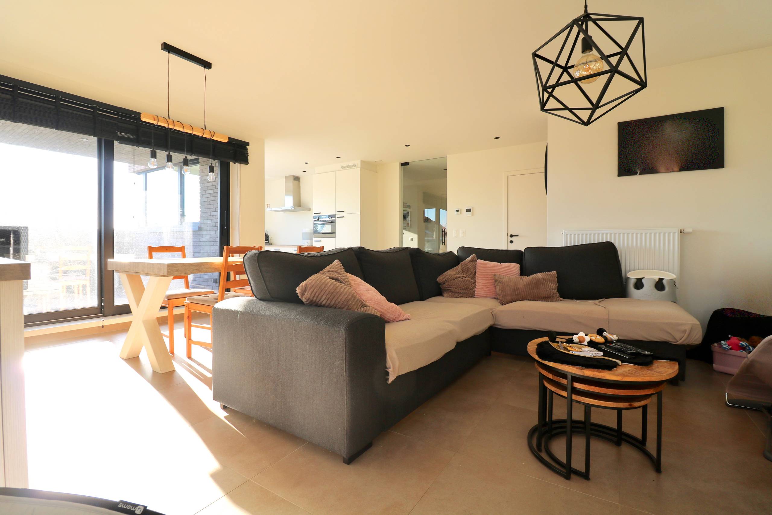 Modern, recent appartement met 2 slpk, terras en autostandplaats voor 315.000 EUR - foto 4