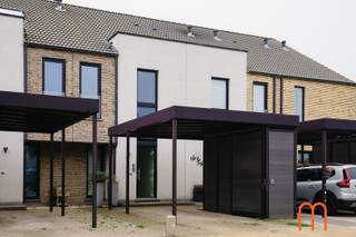 Cette maison passive récente et économe en énergie est située dans un quartier résidentiel calme à la frontière entre Ostende et Bredene. La...