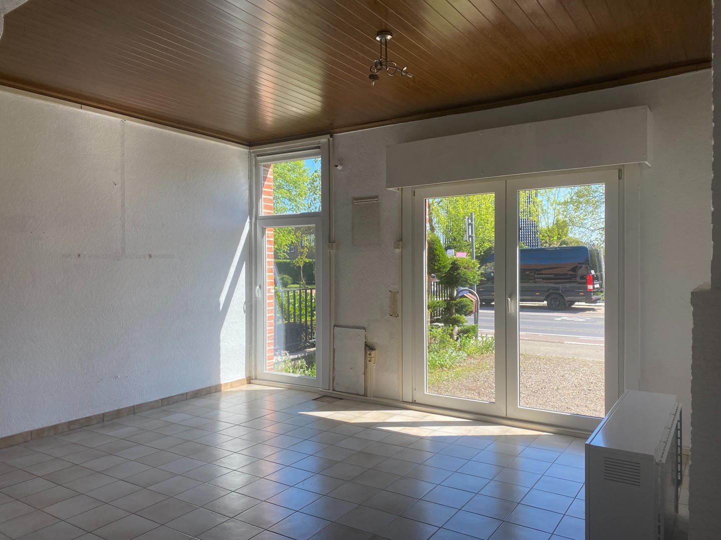 Centraal gelegen te renoveren woning met ruime garage en achterliggende tuin - foto 4
