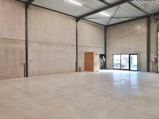 Recent bedrijfsgebouw van 216 m2 met 2 parkeerplaatsen voor 1.044 EUR/mnd excl BTW Ontdek uw nieuwe bedrijfslocatie in het hart van...