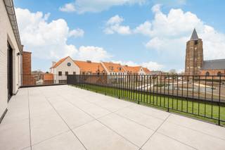 Ontdek deze uitzonderlijke penthouse-residentie van ca. 250 m², gelegen op een van de meest rustige en historische locaties van Weelde. Een...