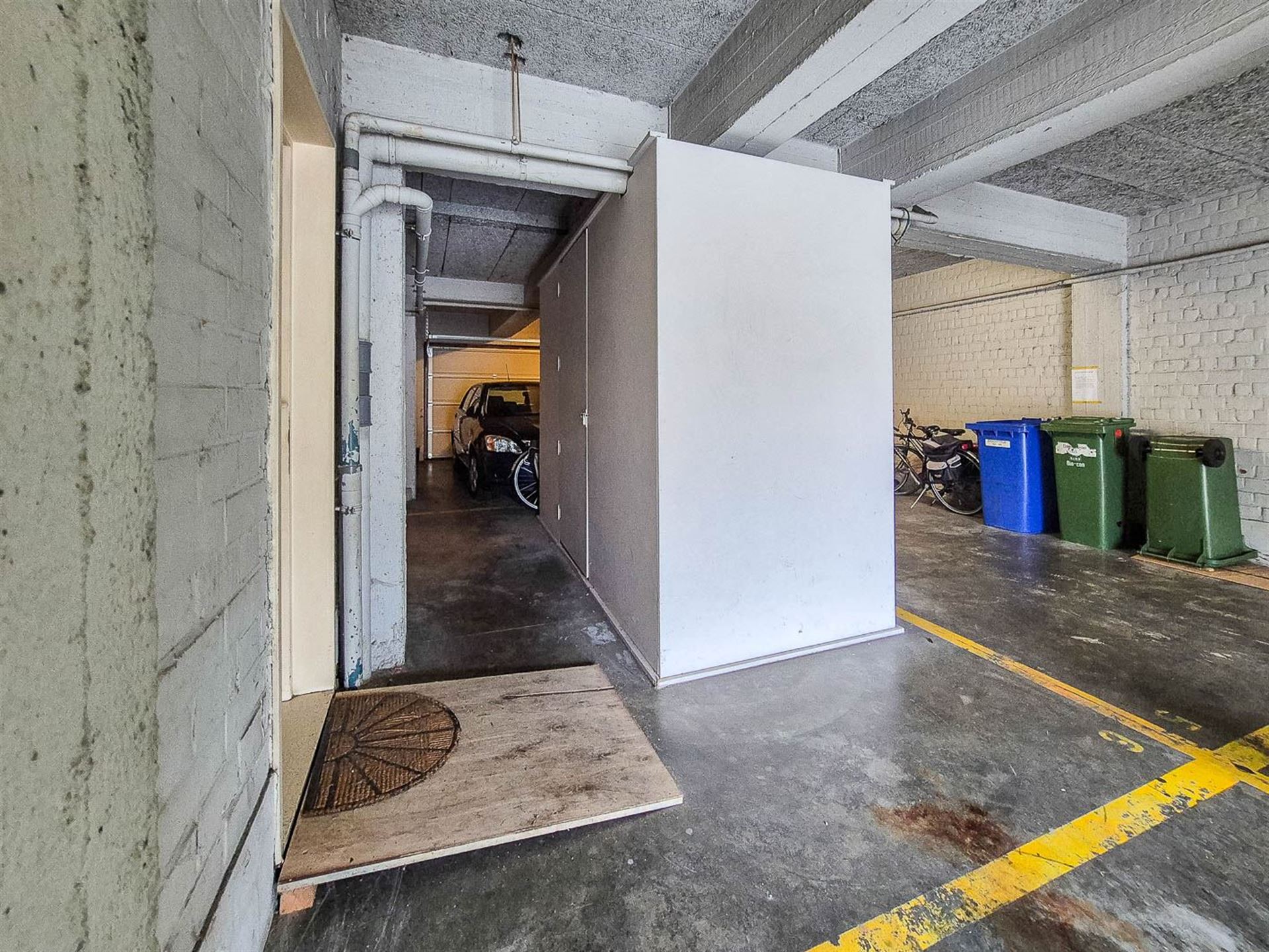 2 achter elkaar gelegen autostaanplaatsen. - foto 5