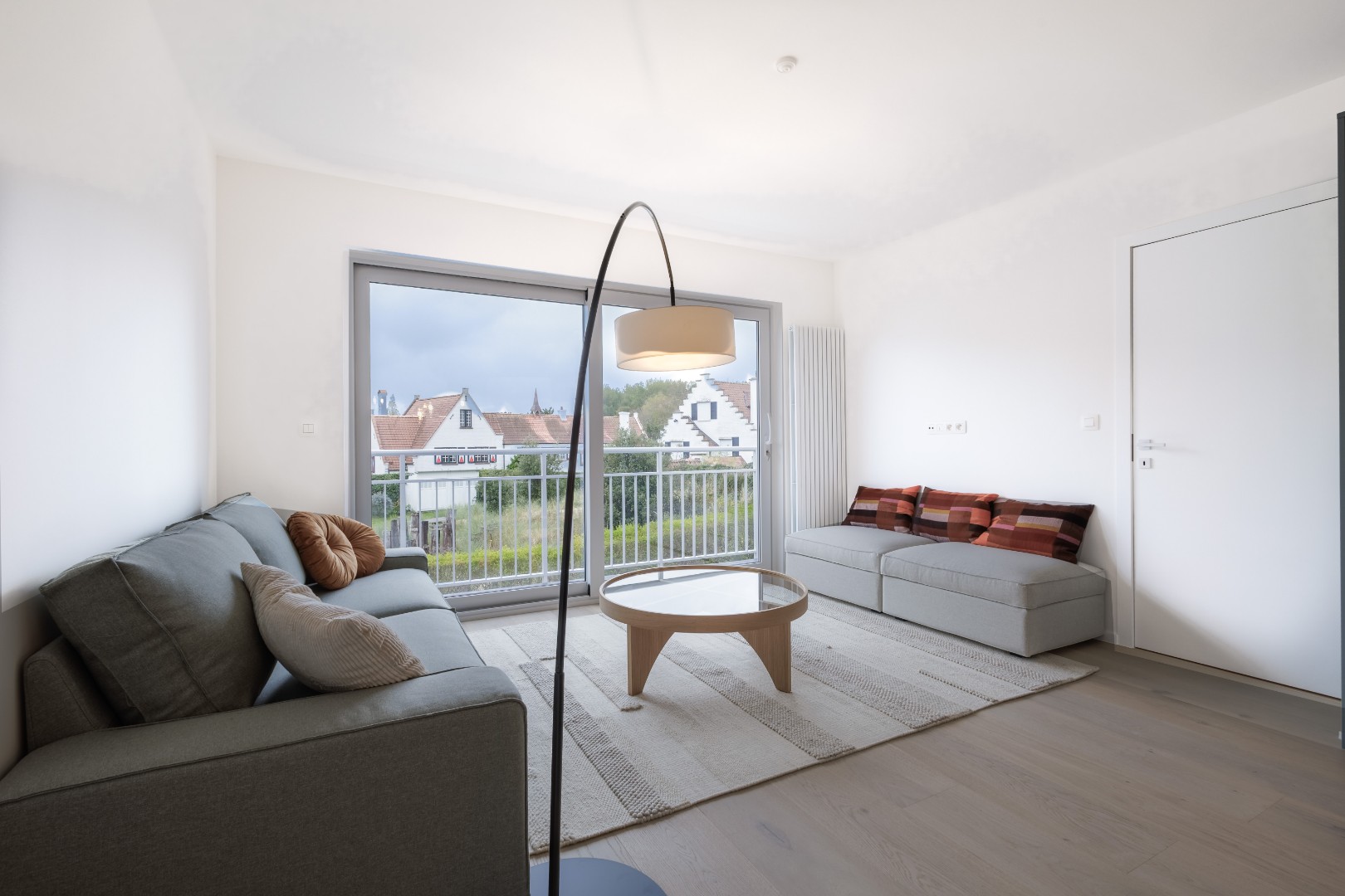 Lichtrijk, volledig gerenoveerd appartement met 2 slaapkamers, zuidgericht terras en duinenzicht - foto 3