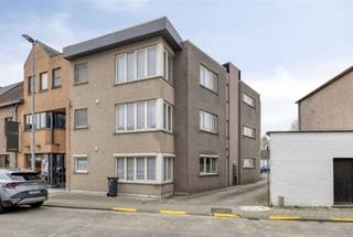 This move-in ready  apartment is located on the second floor of an apartment building renovated in _____. This energy efficient apartment features a...