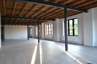 U zoekt een unieke en inspirerende werkplek om uw kantoren en creatieve ideeën in onder te brengen? Dan lijkt ons dit de perfecte ruimte.Op een...